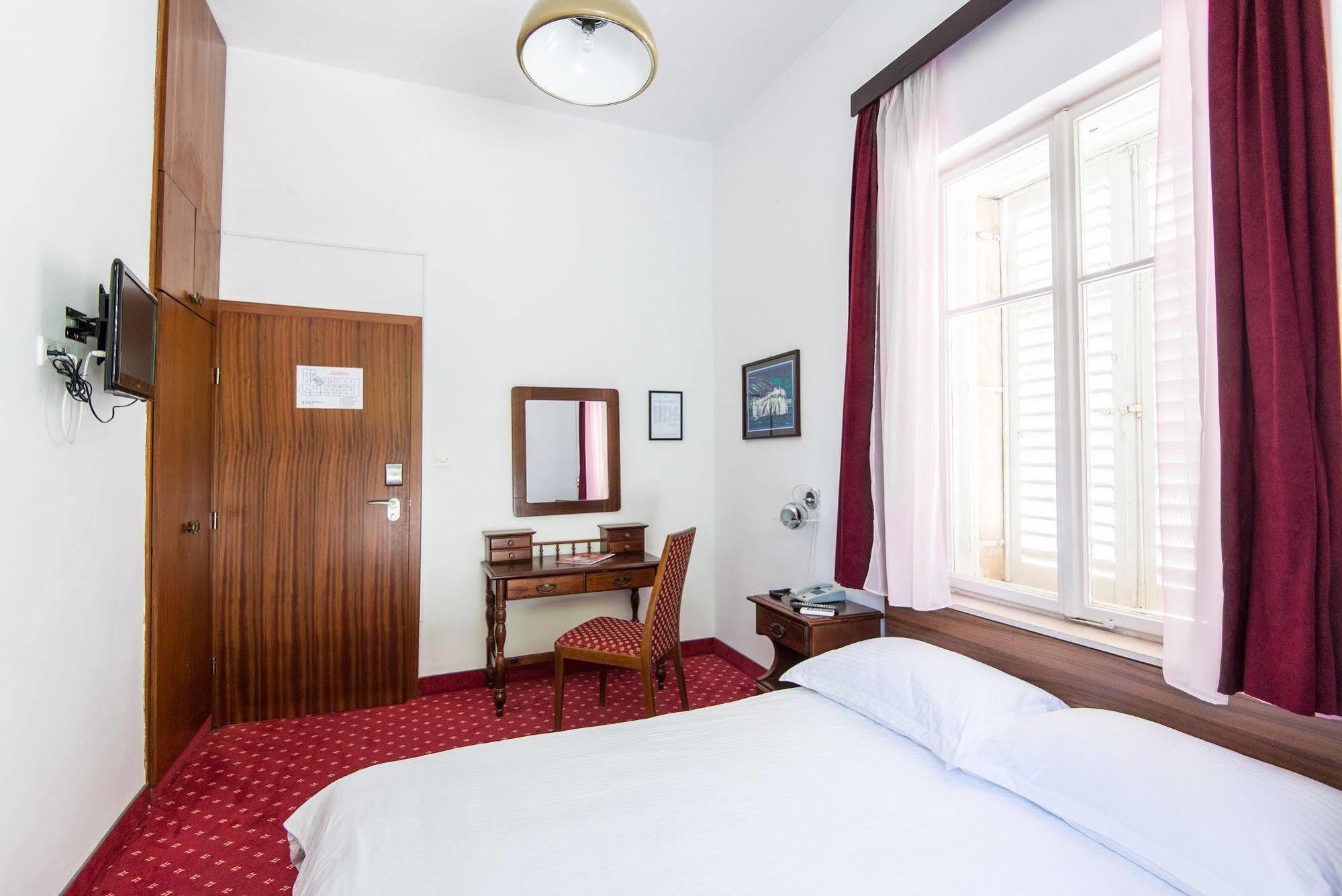 Hotel Sumratin