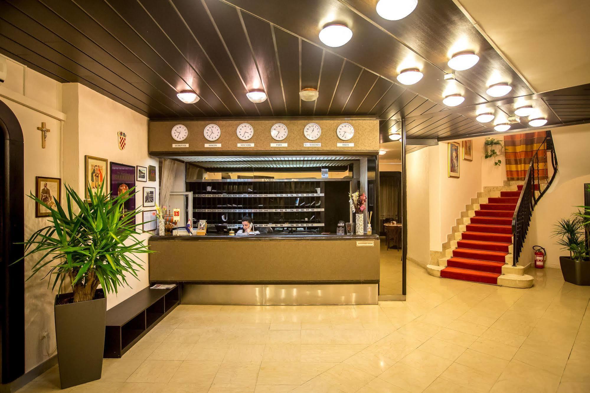Sumratin Hotel 2*